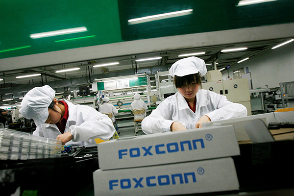Крупнейший в мире завод по производству iPhone в Чжэнчжоу снова нанимает сотрудников, чтобы удовлетворить высокий спрос